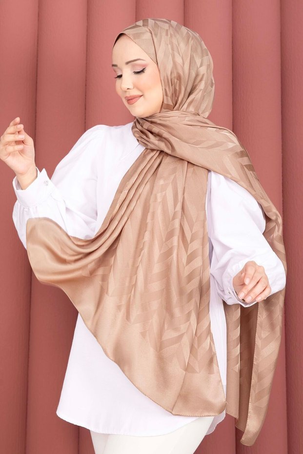 سلسلة شالات الجاكار بنمط متعرج بلون الجمل