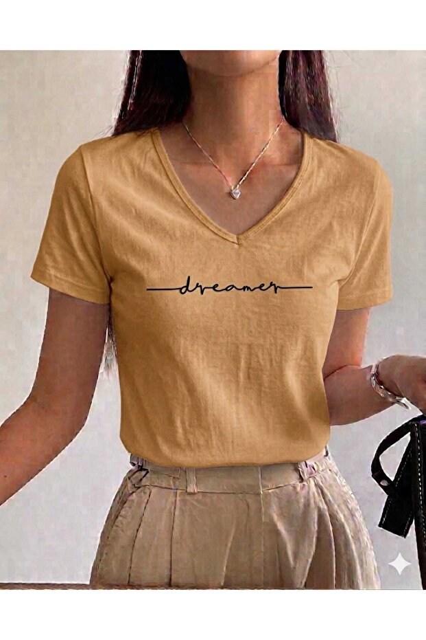 تي شيرت نسائي من DREAMER برقبة على شكل حرف V وتصميم أساسي غير مطبوع ومريح