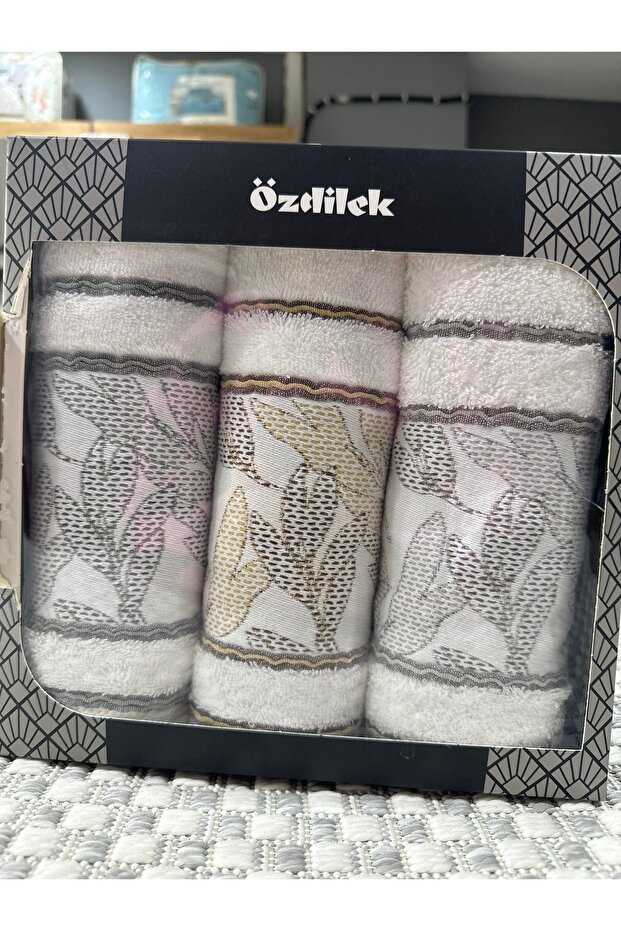 علبة من 3 مناشف