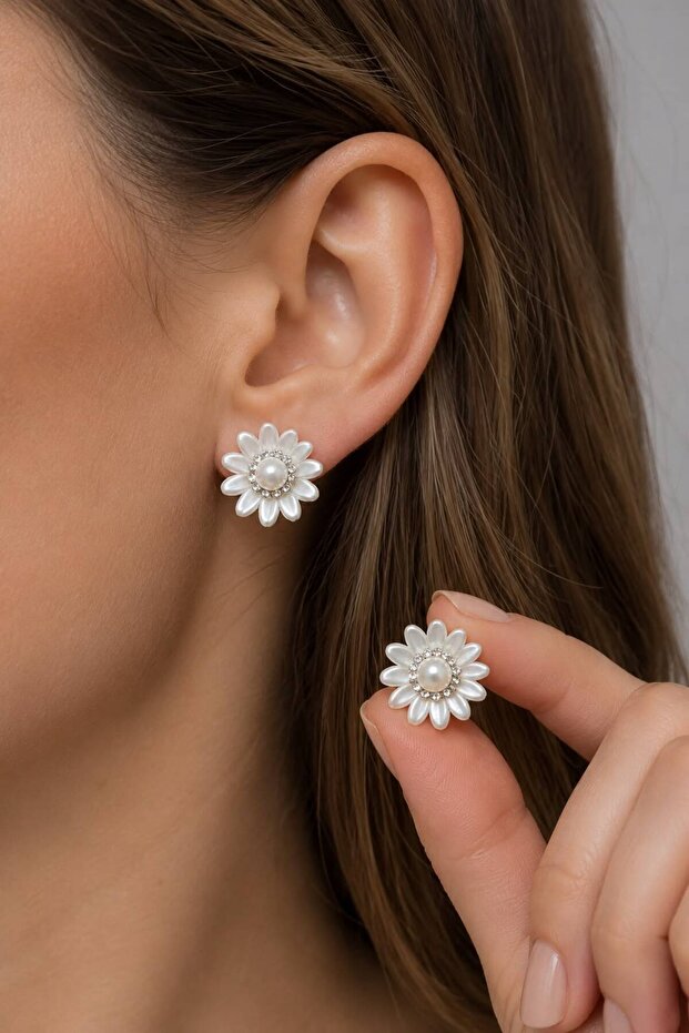 Women's Minimal Pearl Flower Earrings