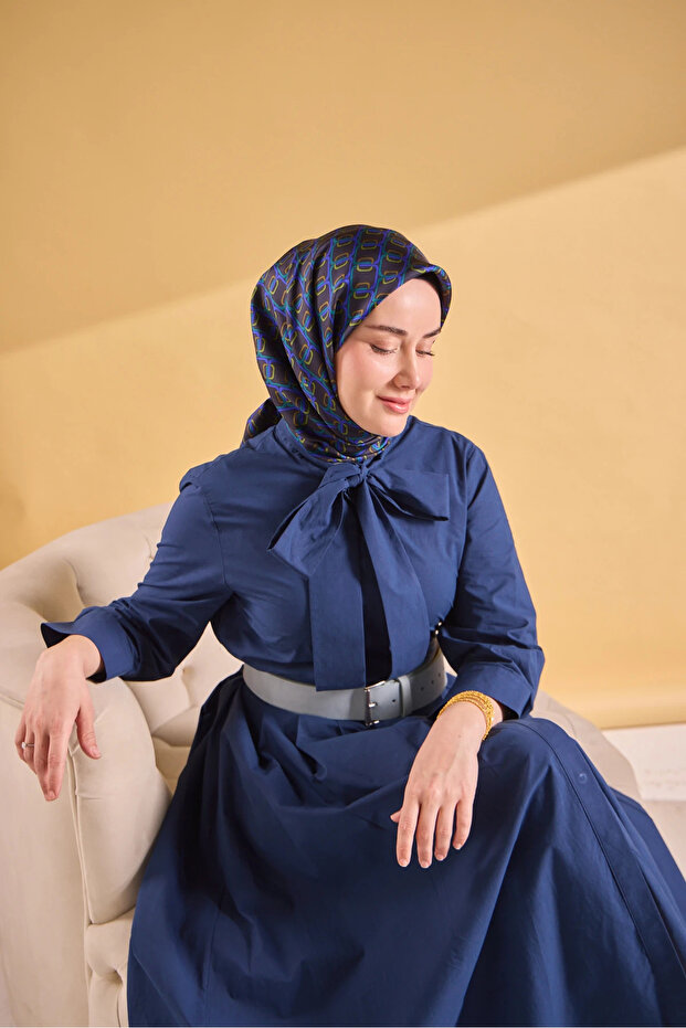 وشاح من الحرير المزخرف بنقشة التويل 11521 بنمط هندسي 11-أسود-متعدد الألوان