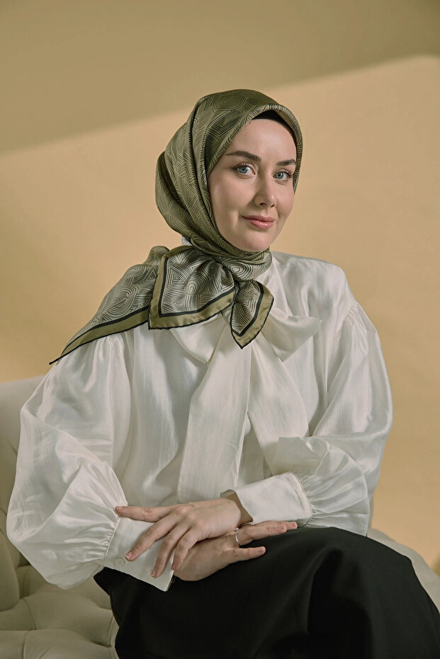 وشاح من الحرير المزخرف بنقشة التويل 11536