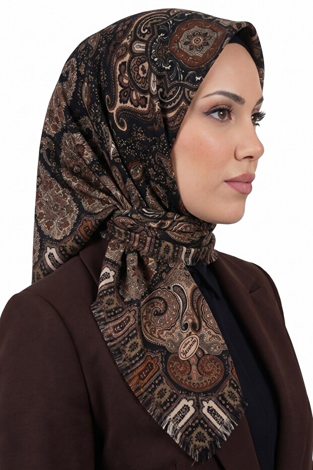 وشاح نسائي من قماش التيمبليه بنقشة البيزلي باللون الأسود