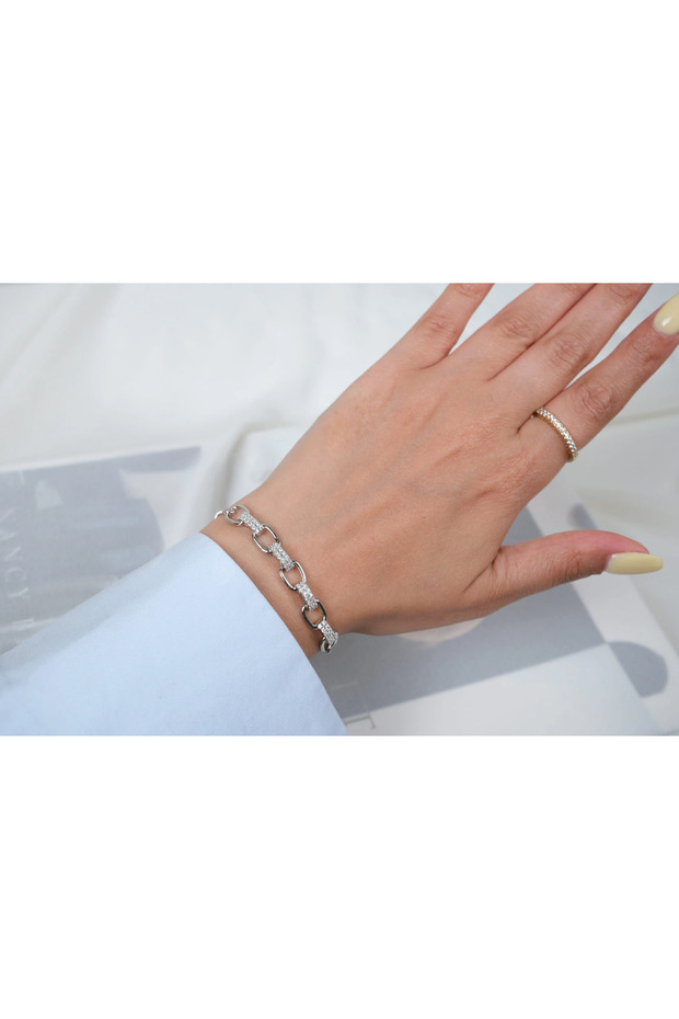 Blk589 Oval Ring Detail Silver Bracelet with Elevator Design