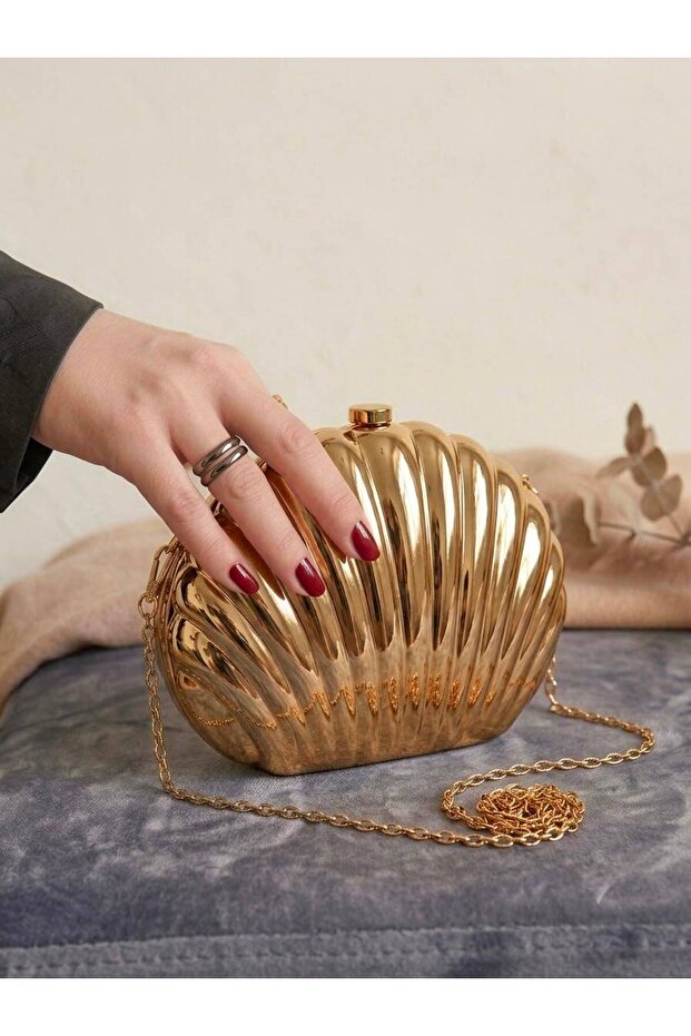 حقيبة سهرة بنمط المحار