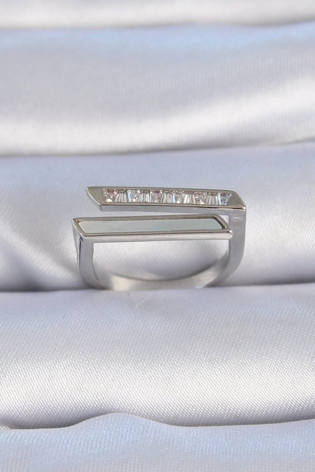 Brass Silver Color Zircon Stone White Detail Women's Ring