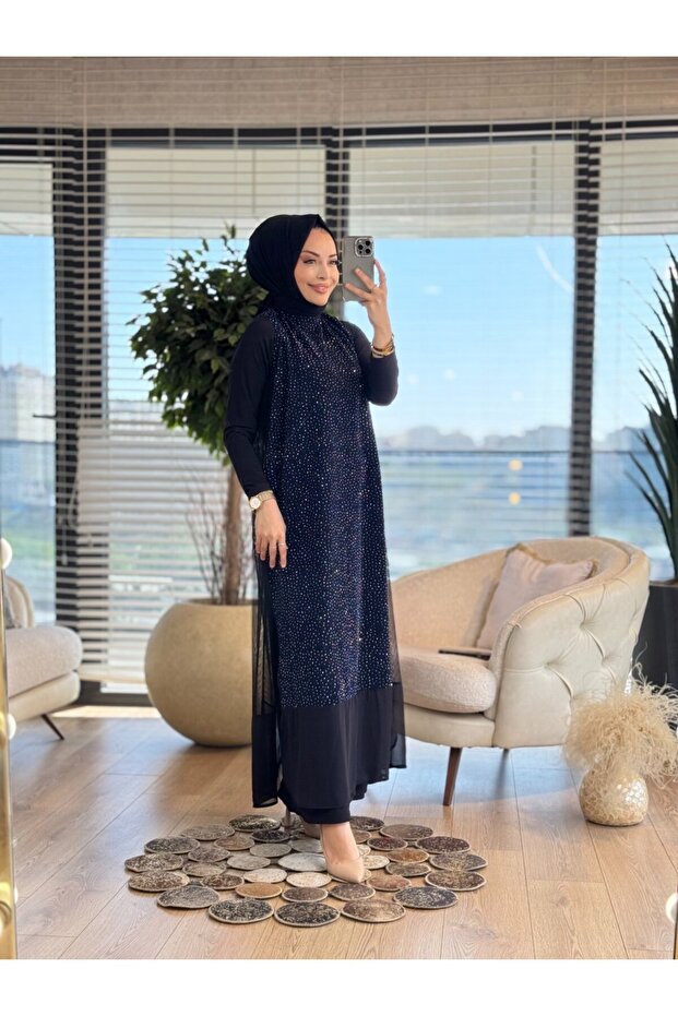 496 فستان شيفون لامع مزين بالأحجار من الأمام باللون الأزرق الداكن