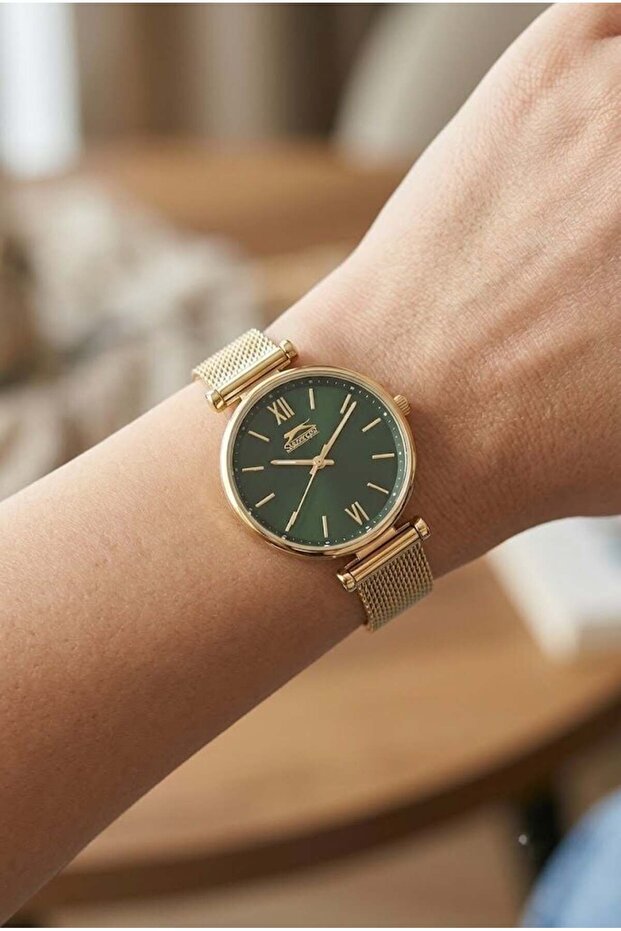Women's Wristwatch | 31 mm Round Case, Mesh Strap, Green Dial