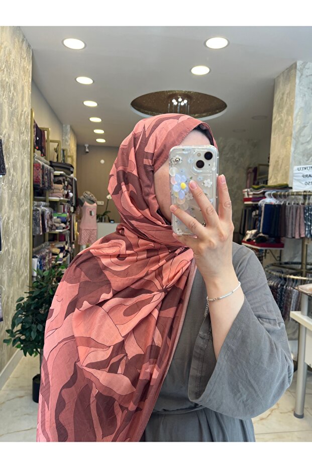 شال كراش بنمط تجريدي من إفديل