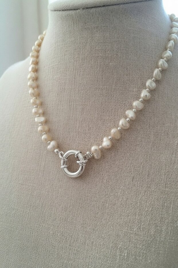 Baroque Lock Pearl Women's Necklace Silver Color