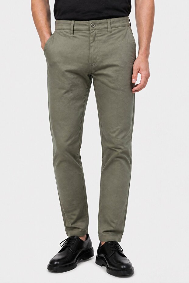 بنطال تشينو مطاطي بقصّة Slim Fit للرجال، زيتوني