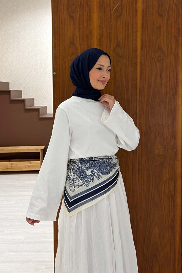 بلوزة بيضاء من بينا بيسك