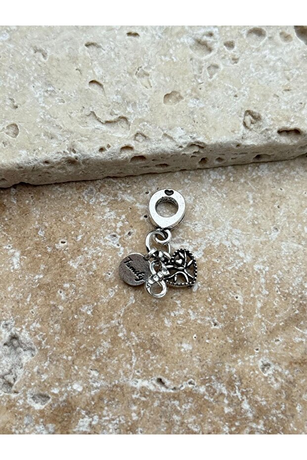 PNDR Charm // CHARM-782