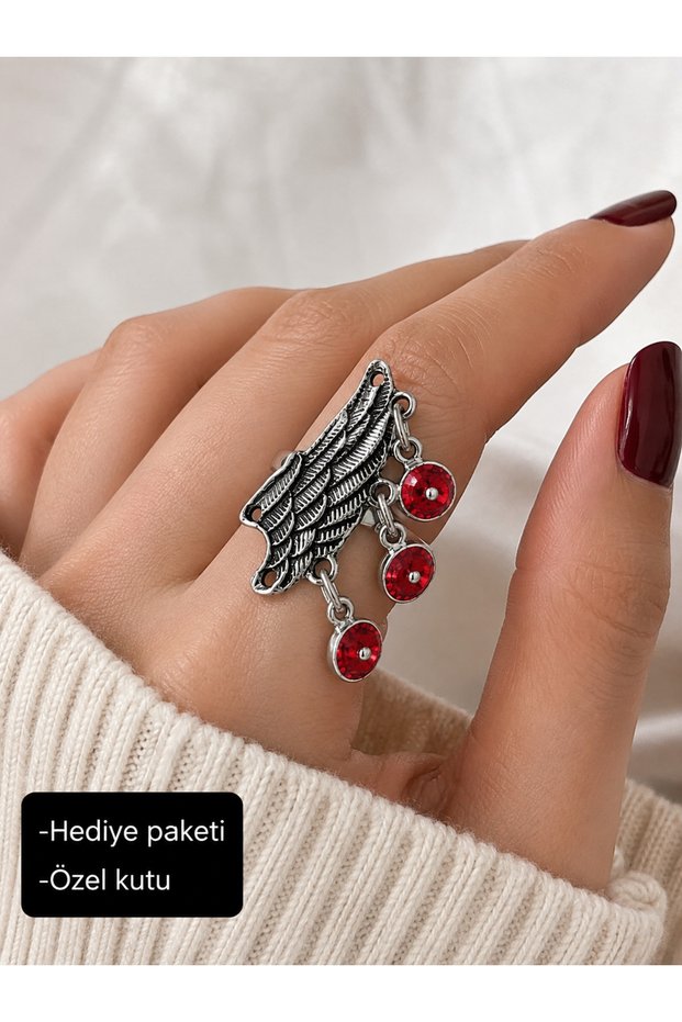 Metal Ring with Red Dangle Feather Detail – Original and Stylish Women's Jewelry