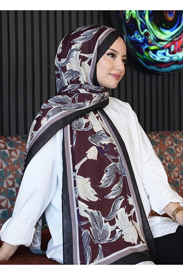 شال من القطن الناعم باللون العنابي بنقشة زهرة التوليب