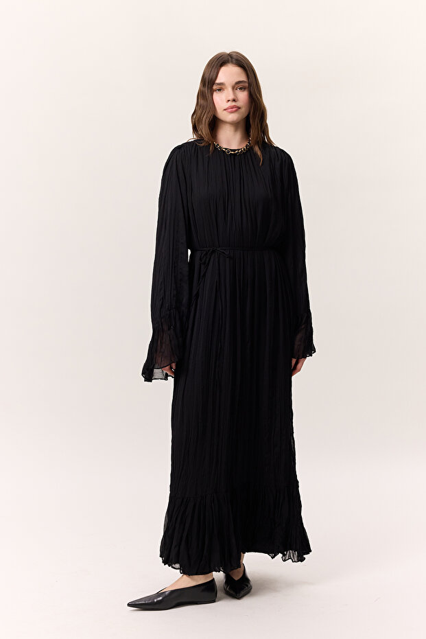 Rochie lungă neagră, plisată, cu drapajuri. - 5
