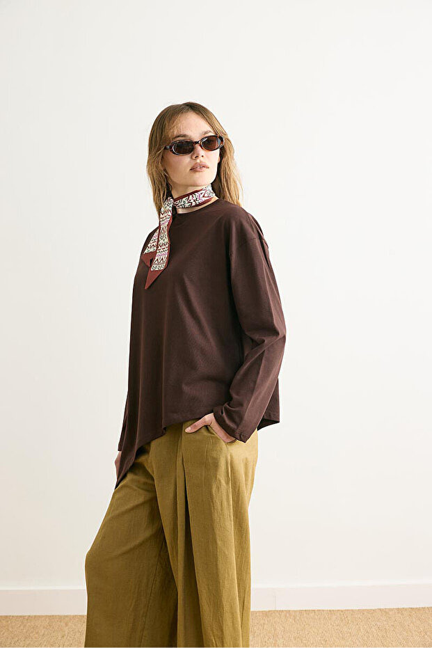 Asymmetrical T-Shirt Bitter Coffee