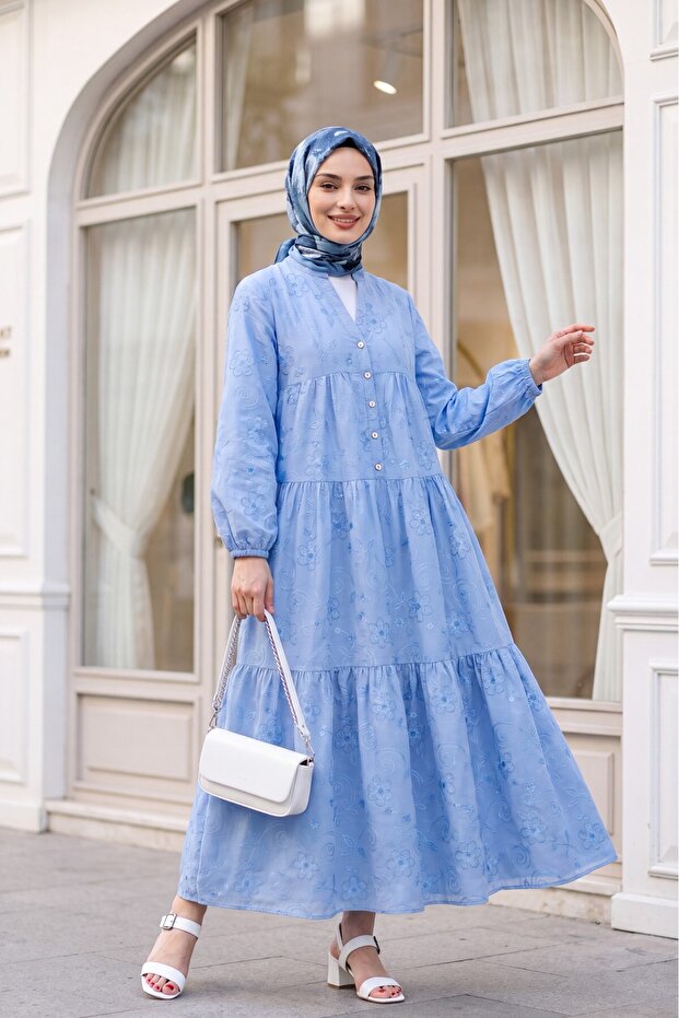 فستان بتصميم مقسم، بأكمام مطاطية ونصف أزرار وطبعة جاكار، باللون الأزرق الفاتح - 5
