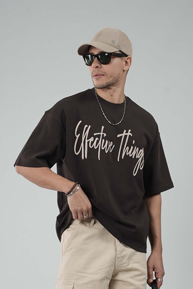 تي شيرت أساسي مطبوع عليه عبارة "Oversize Kalıp Effective Things"