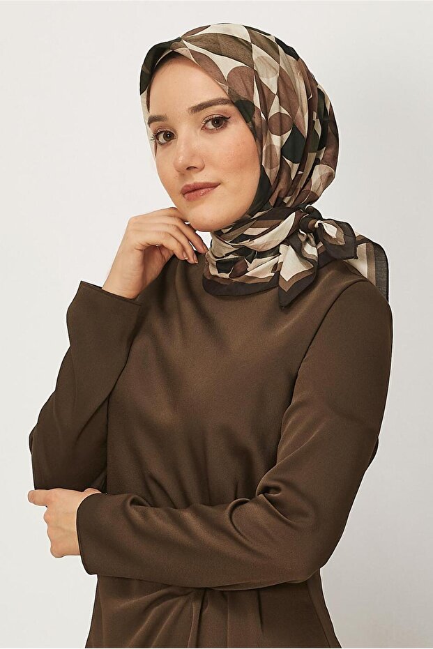 وشاح منقوش 8626