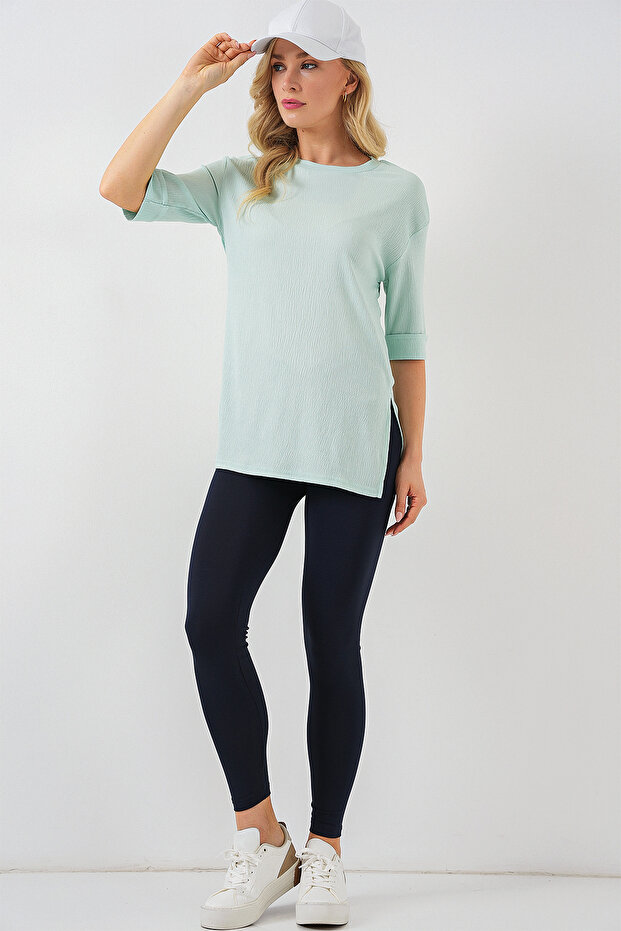 4332 Knitted T-Shirt with Side Slits - Mint