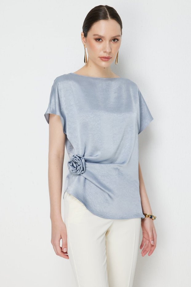 Rose Brooch Crinkled Fabric Blouse