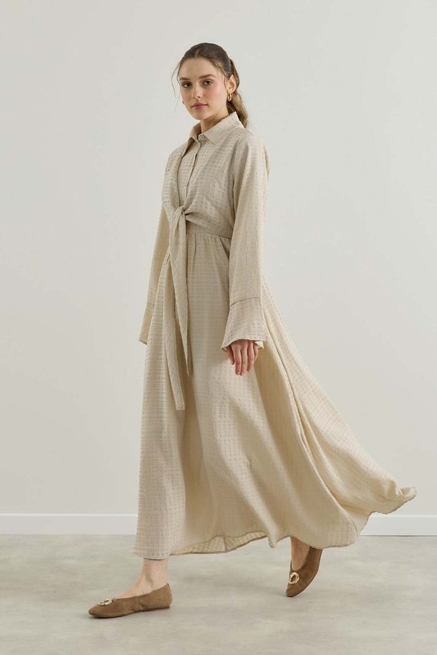 Beige dress with waffle lining and lace-up detail