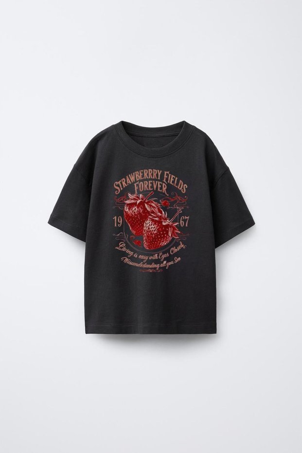 Unisex Oversized T-Shirt Sweet Strawberries Printed Black / White