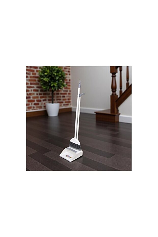 Practical and Stylish Folding Dustpan with a Cabin, Easy to Use.