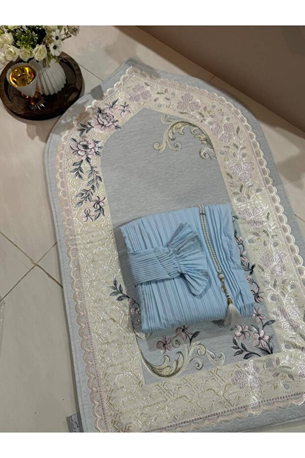 سجادة صلاة فاخرة مع شرشف صلاة متناسق