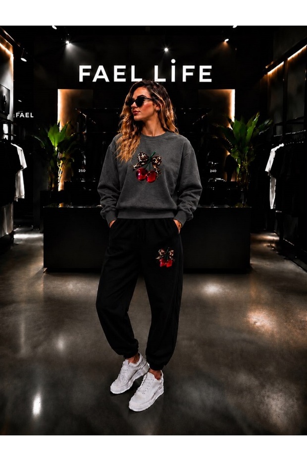 Unisex Wide Cut Zero Neck and Sweatpants Set with Cherry Ribbon Print