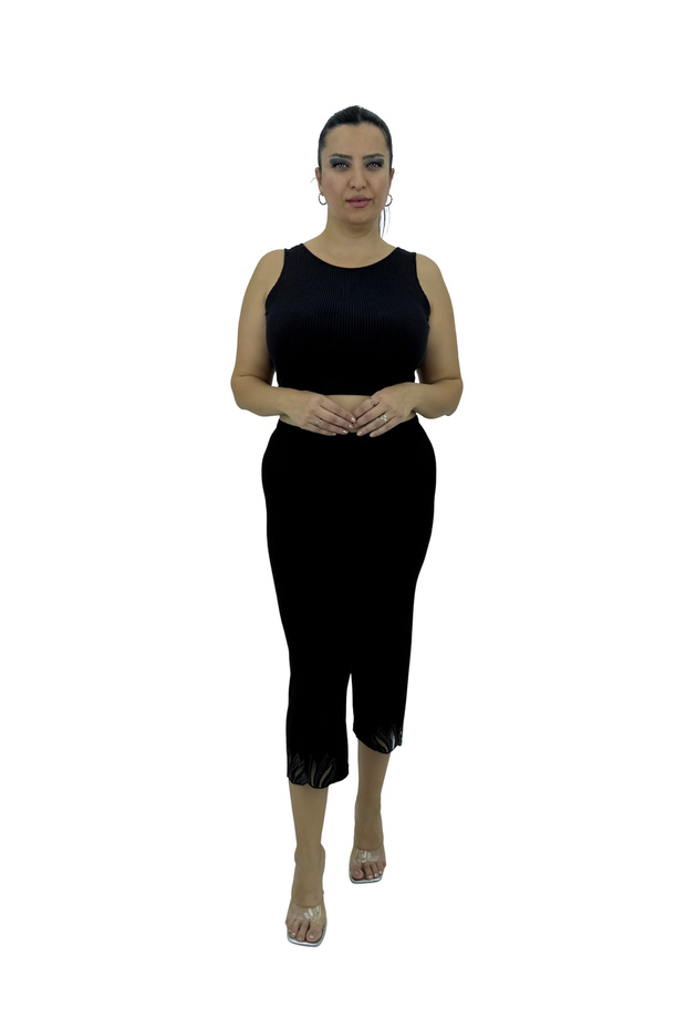 Plus Size Lycra Elastic Waist Slim Viscose Women's Capri Leggings with Embroidered Leg Detail