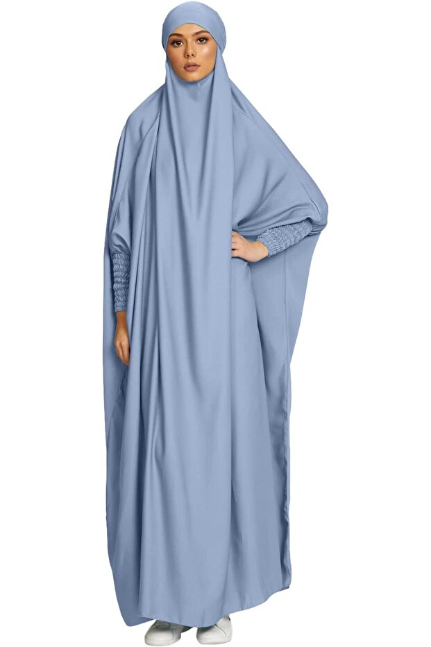 ملابس نسائية من لوريا