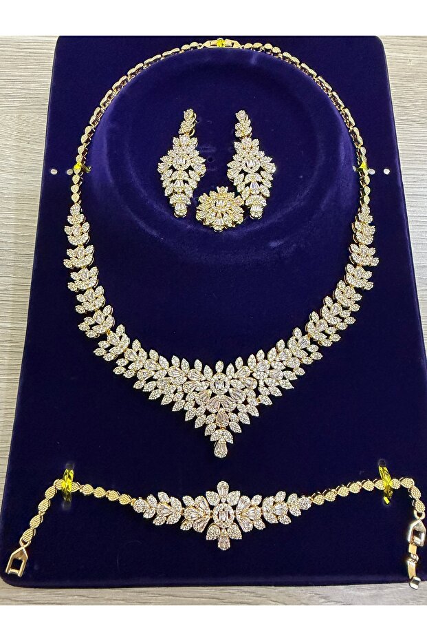 Zircon Set with Diamond Precision, High Quality from Meral