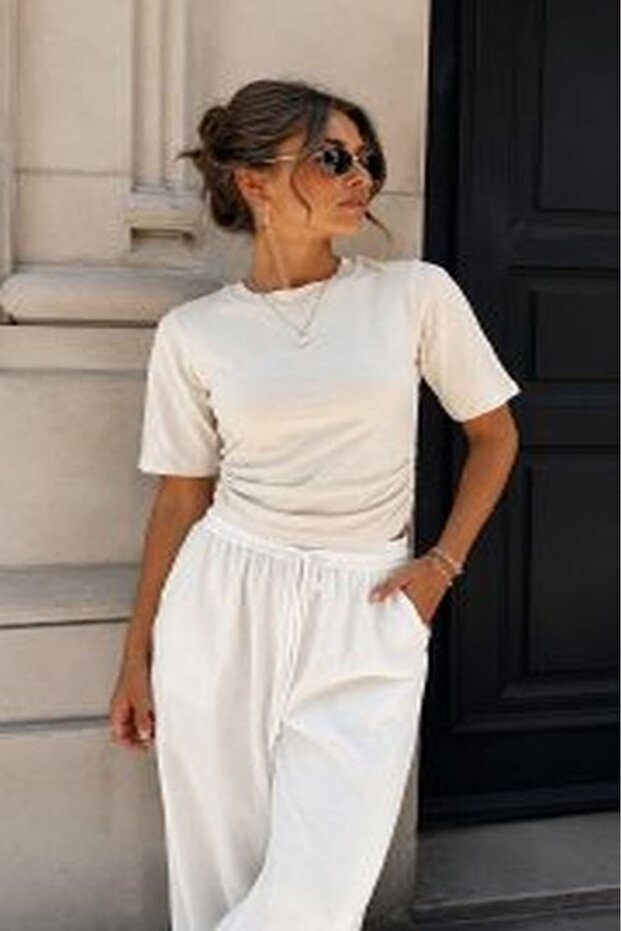 Women's Ribbed Fabric Side Gathered Crew Neck Short Sleeve Ecru Blouse