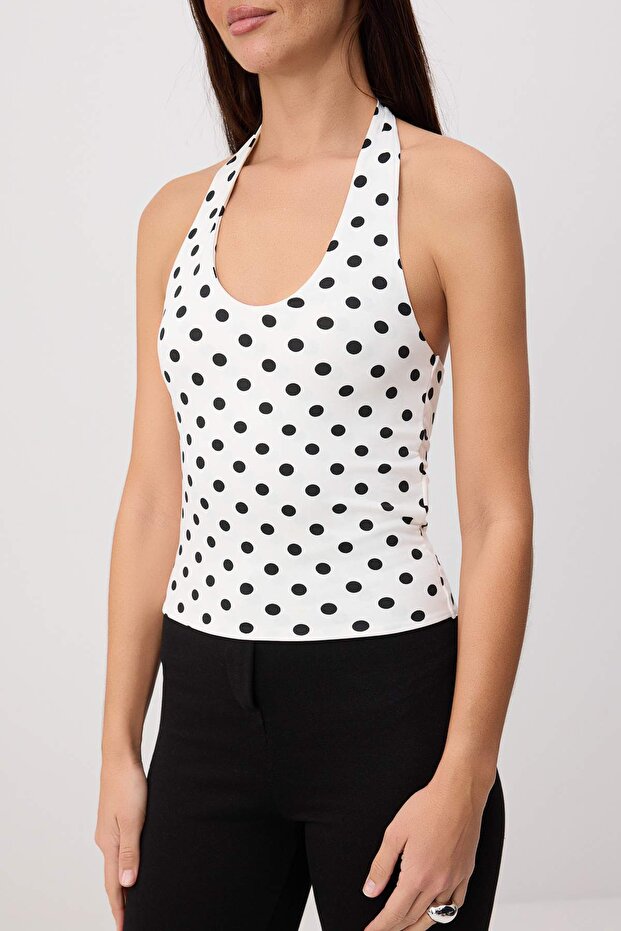 Ekru Puantiyeli Fitted/Vücuda Oturan Halter Yaka Kolsuz Crop/Kısa Esnek Örme Bluz TWOSS26BZ00929 - 3