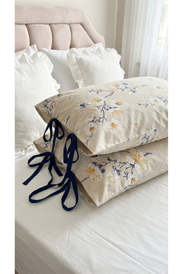 2 Pieces of Floral Patterned Lace-Up Cotton Fabric Pillowcases