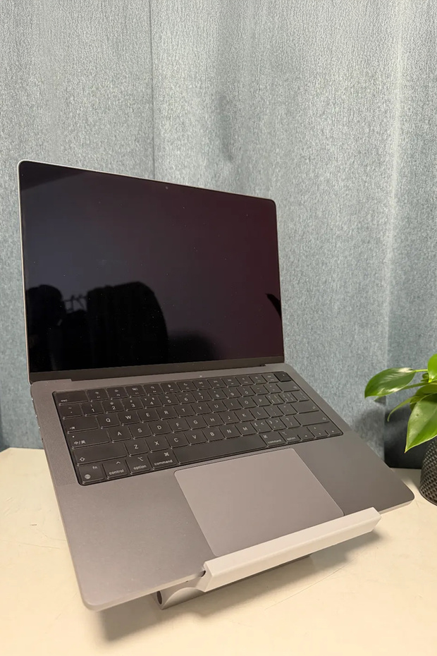 Ergonomic Laptop Riser Stand - 4