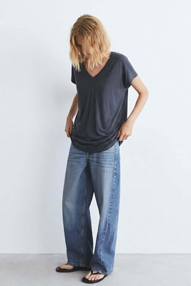 2 Pieces Front and Back V-Neck Basic T-Shirts - 7