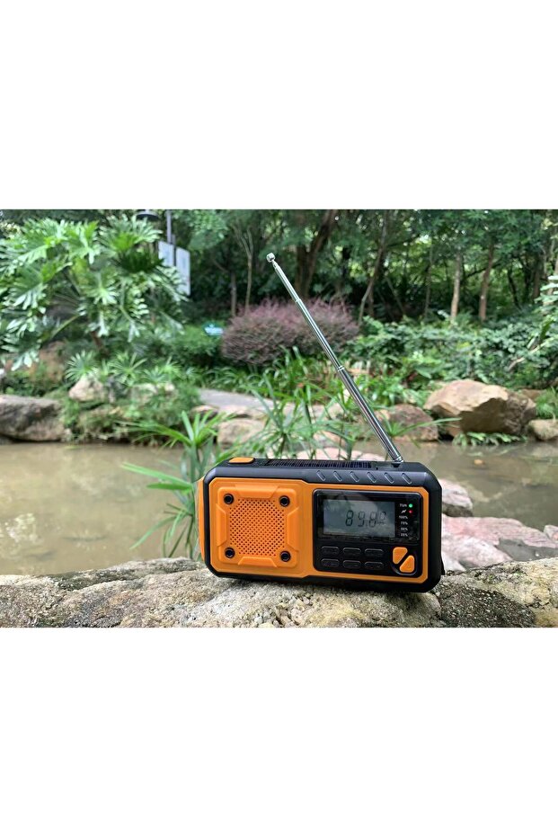 Orange Crank Radio DAB+/FM, Portable Emergency Radio 5000 mAh with 6600 mm² Solar Panel & 650 MA Cra