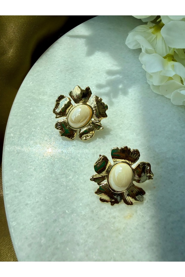 Gold Flower Pearl Earrings