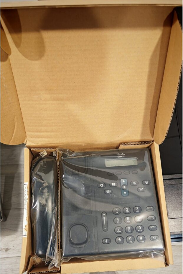 هاتف سيسكو الموحد بتقنية IP طراز 6921 (CP-6921-C-K9)