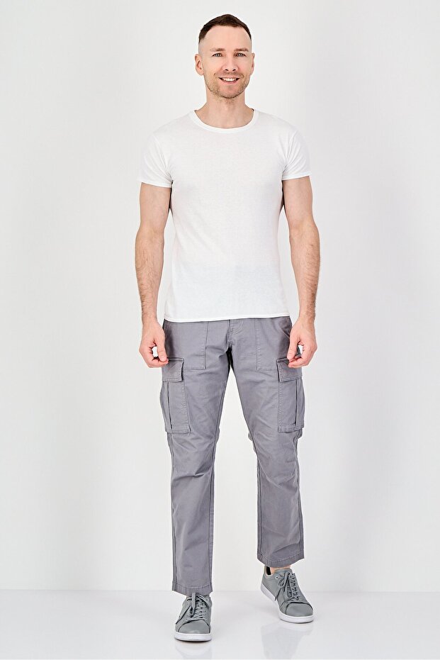 Men Regular Fit Solid Cargo Pants, Grey - 4
