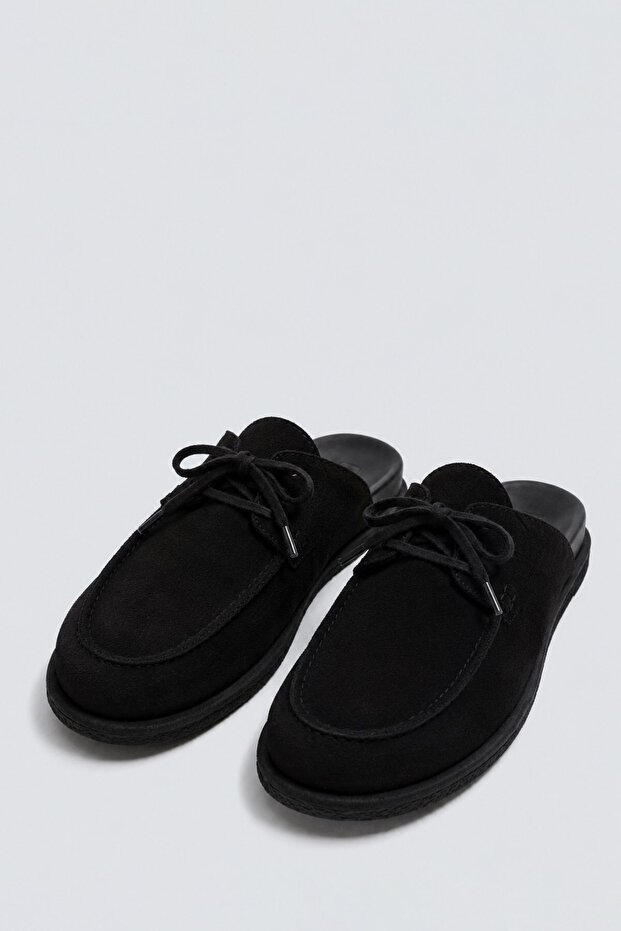 حذاء سابو أسود مصنوع من جلد الغزال بنسبة 100% مع أربطة