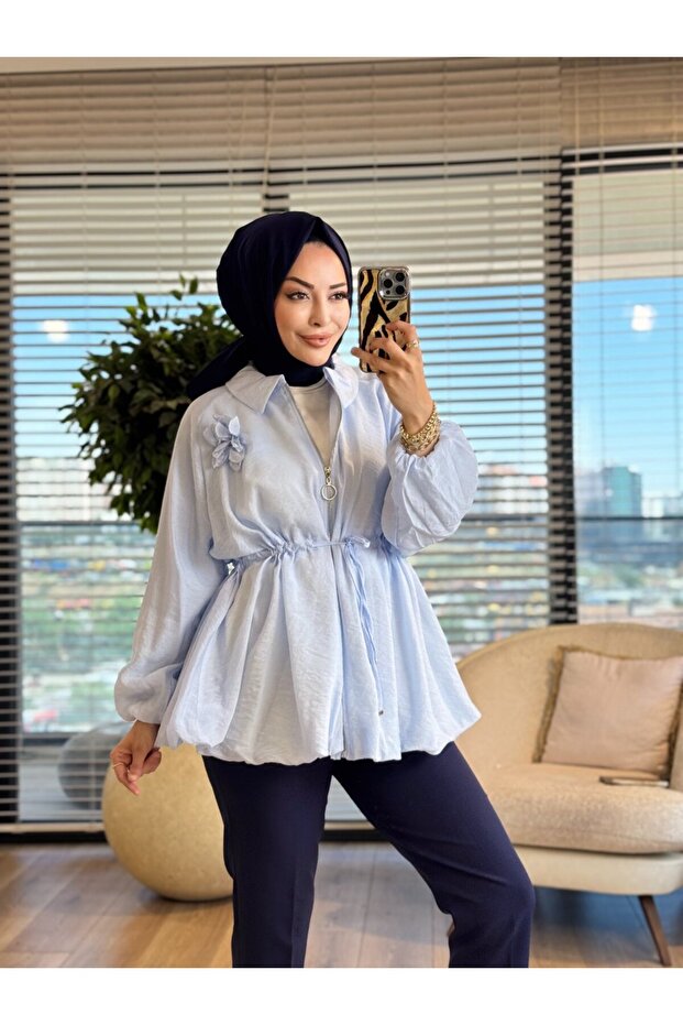 24424 كاب أزرق اللون برباط عند الخصر وياقة على شكل حرف Y للأطفال