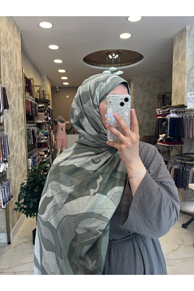 شال كراش بنمط تجريدي من إفديل