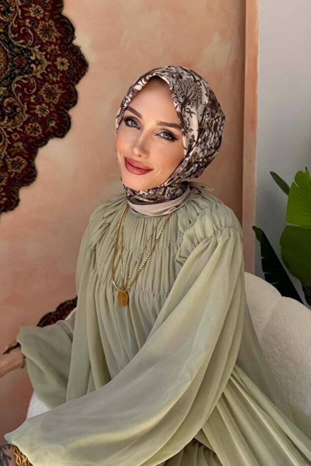 وشاح فيراي ناعم باللون البني