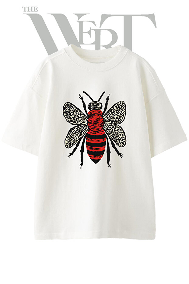 تي شيرت أبيض كبير الحجم مطبوع بتصميم Red Bee للجنسين