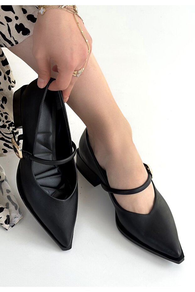 Galye Black Leather Heeled Shoes