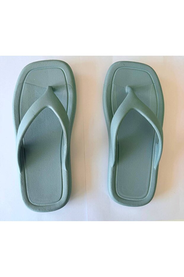 Stylish Slippers Flip Flops Soft Sole Pool Beach Slippers
